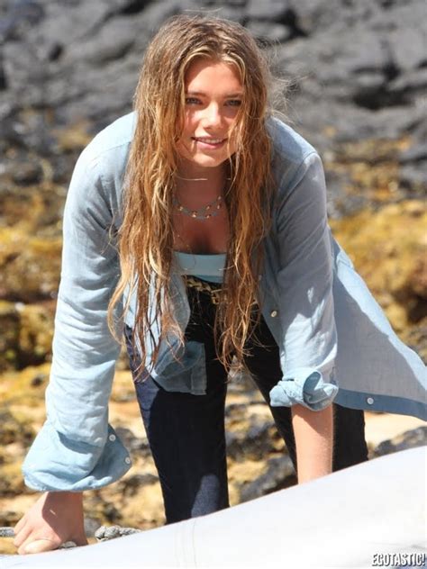 Indiana Evans Breasts, Bikini Scene in Blue Lagoon: The。